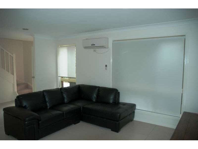 2/231 Government Road, Labrador QLD 4215