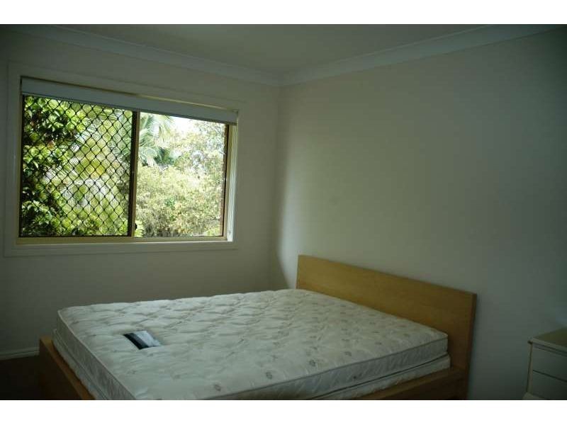 2/231 Government Road, Labrador QLD 4215