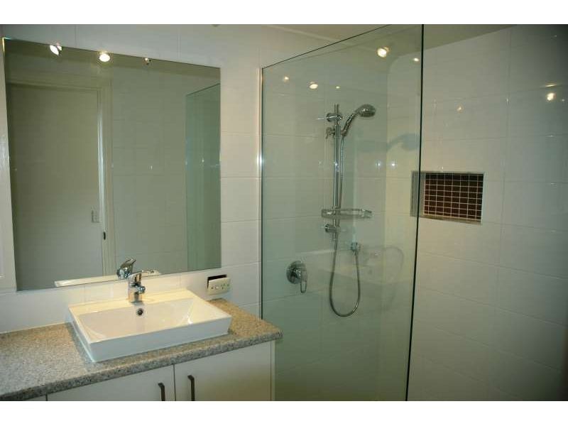 2/231 Government Road, Labrador QLD 4215