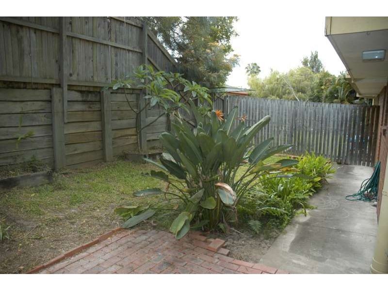 2/231 Government Road, Labrador QLD 4215