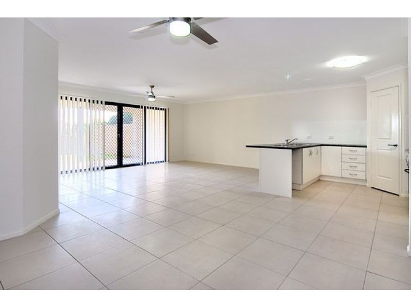 2/13 Robert Street, Loganlea QLD 4131