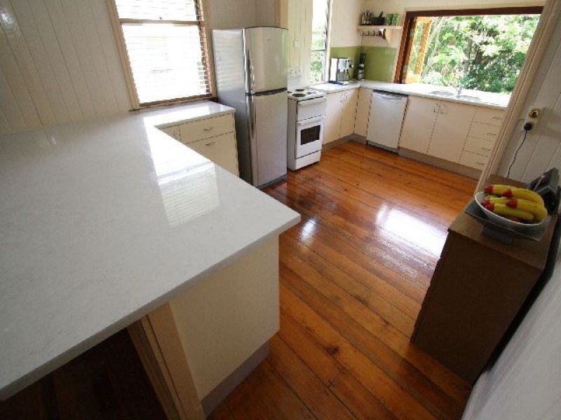 33 Russell Avenue, Norman Park QLD 4170