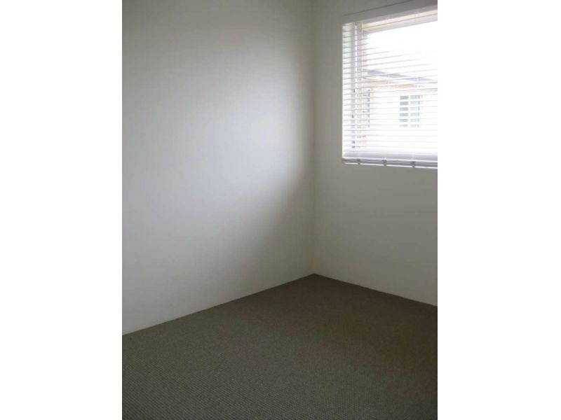 3, 115 Prince Edward Parade, Scarborough QLD 4020