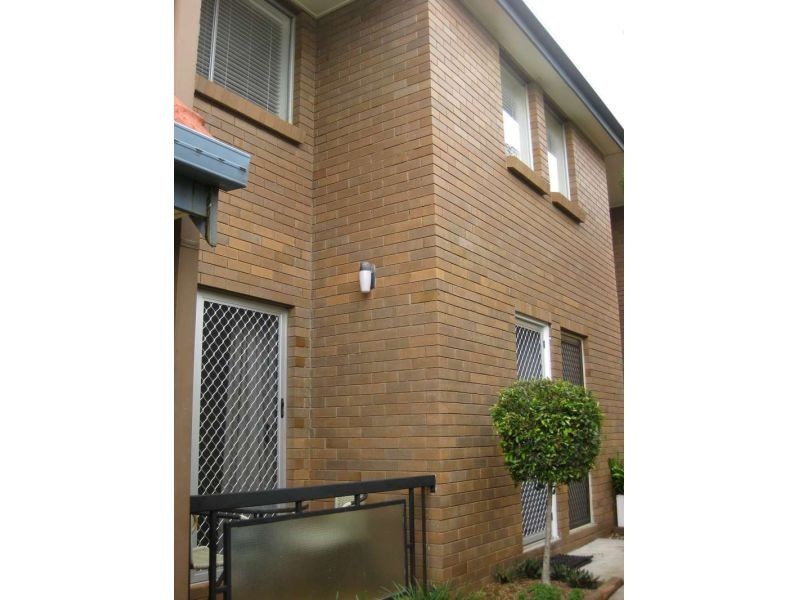 3, 115 Prince Edward Parade, Scarborough QLD 4020