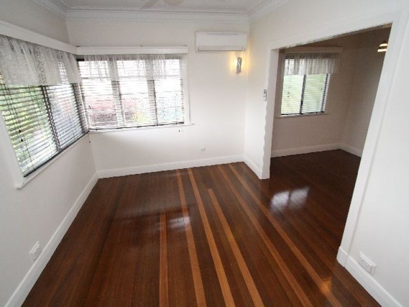 54 Emma Street, Holland Park West QLD 4121