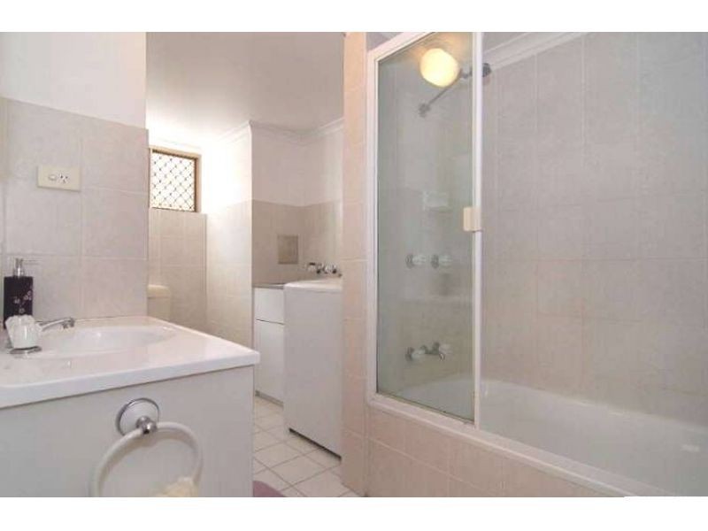 2/24 Terrace Street, Newmarket QLD 4051