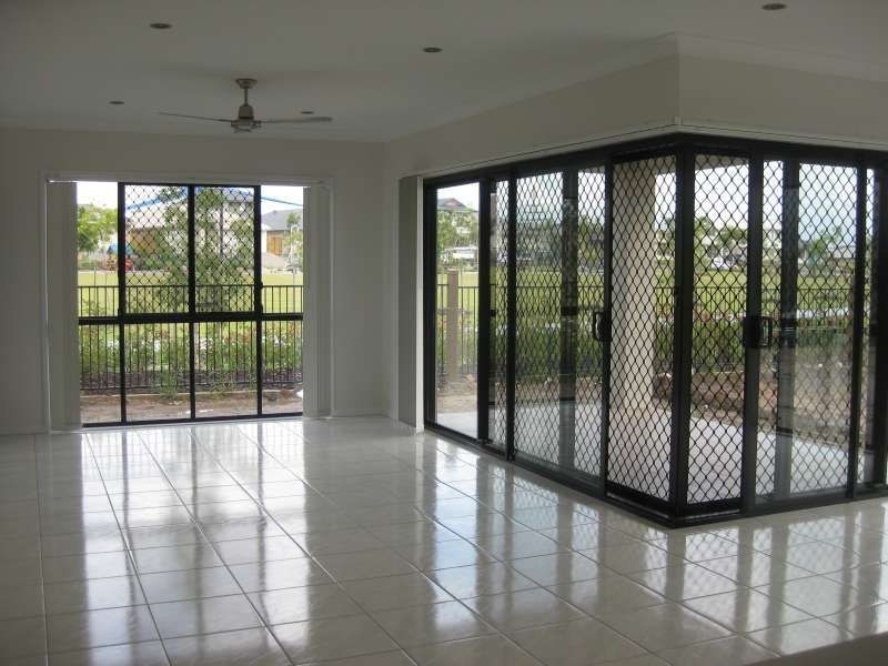 27 Merion Crescent, North Lakes QLD 4509