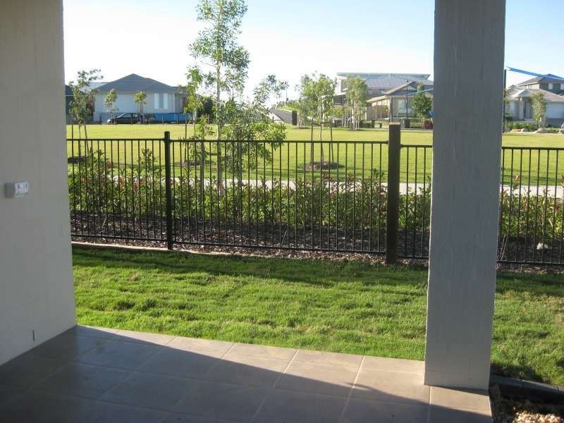 27 Merion Crescent, North Lakes QLD 4509