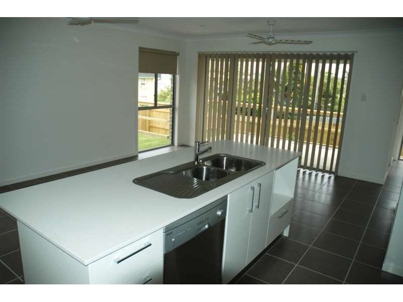 2/76 Eugaree Street, Southport QLD 4215