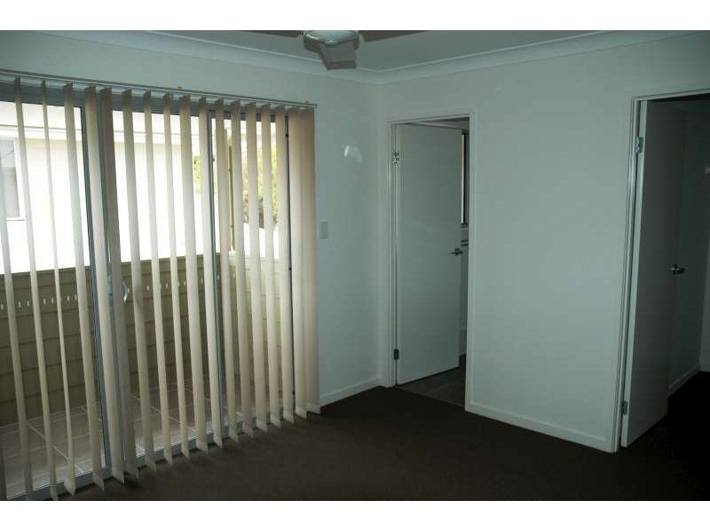 2/76 Eugaree Street, Southport QLD 4215