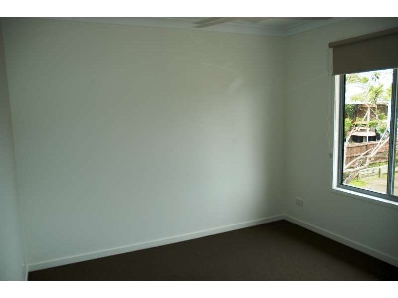 2/76 Eugaree Street, Southport QLD 4215