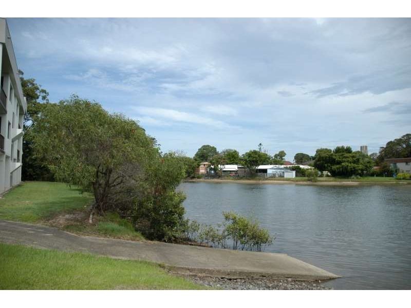 2, 15 Huth Street, Labrador QLD 4215