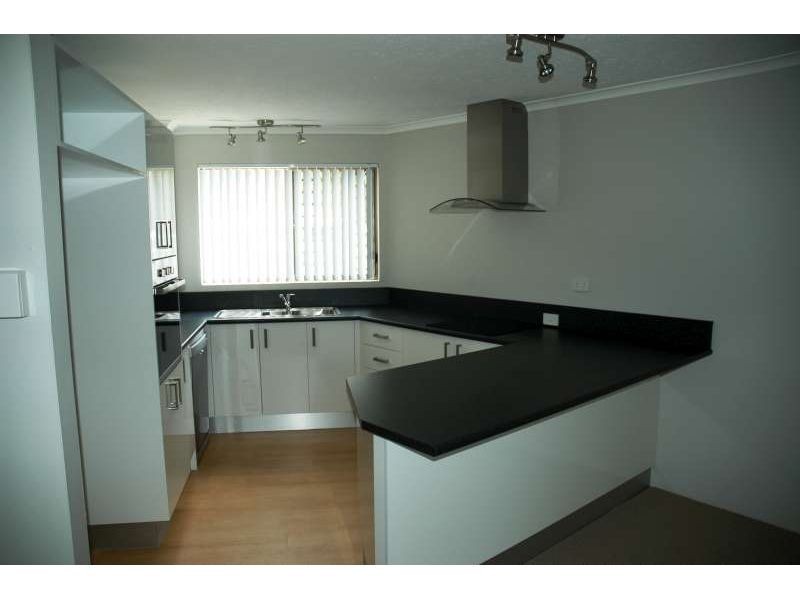 2, 15 Huth Street, Labrador QLD 4215