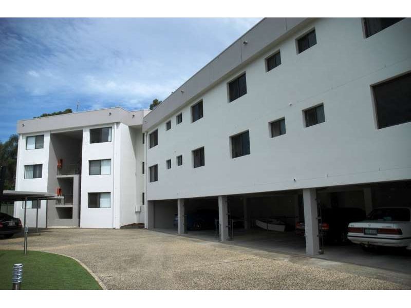 2, 15 Huth Street, Labrador QLD 4215