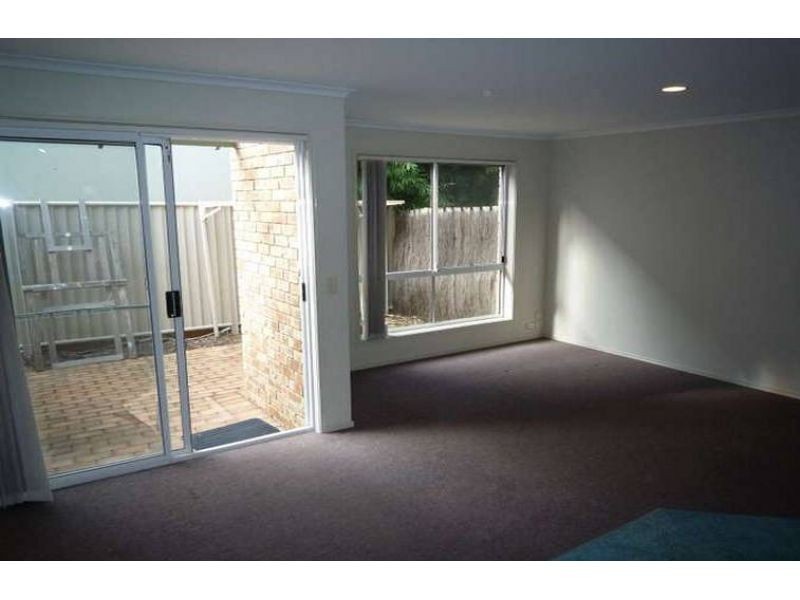 2/6 Harley Street, Labrador QLD 4215