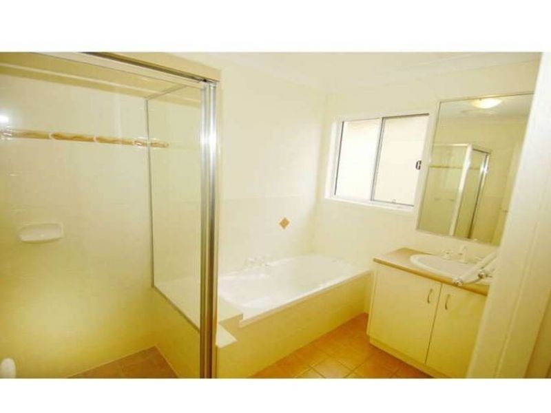 64 Tiger Drive, Arundel QLD 4214