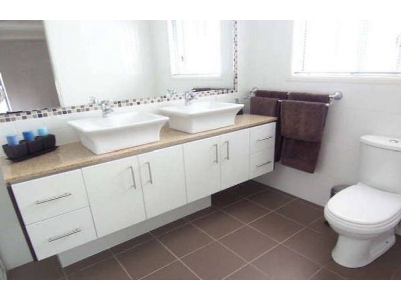 2/126 Pohlman Street, Southport QLD 4215