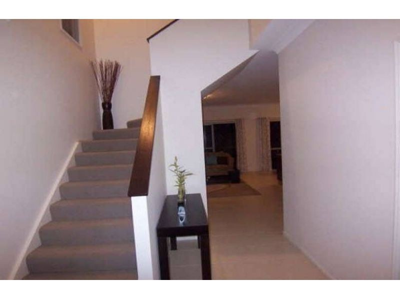 2/126 Pohlman Street, Southport QLD 4215