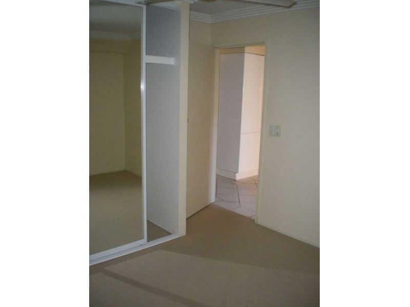 2, 18 White Street, Southport QLD 4215