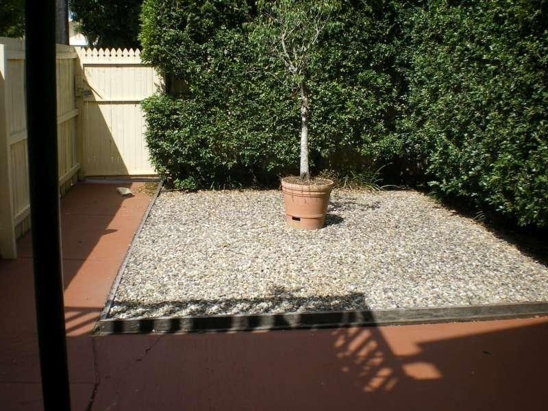 2/24 Shaw Road, Wooloowin QLD 4030