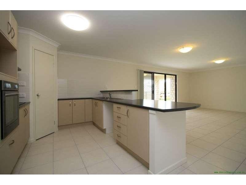 8 Clive Road, Birkdale QLD 4159