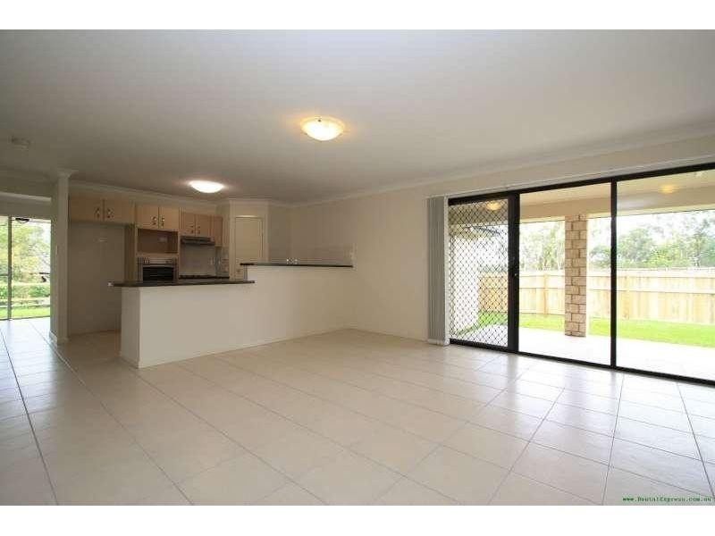 8 Clive Road, Birkdale QLD 4159