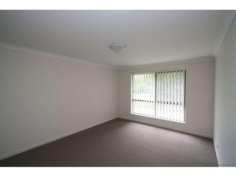 8 Clive Road, Birkdale QLD 4159