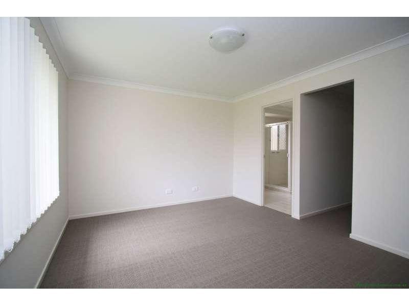 8 Clive Road, Birkdale QLD 4159