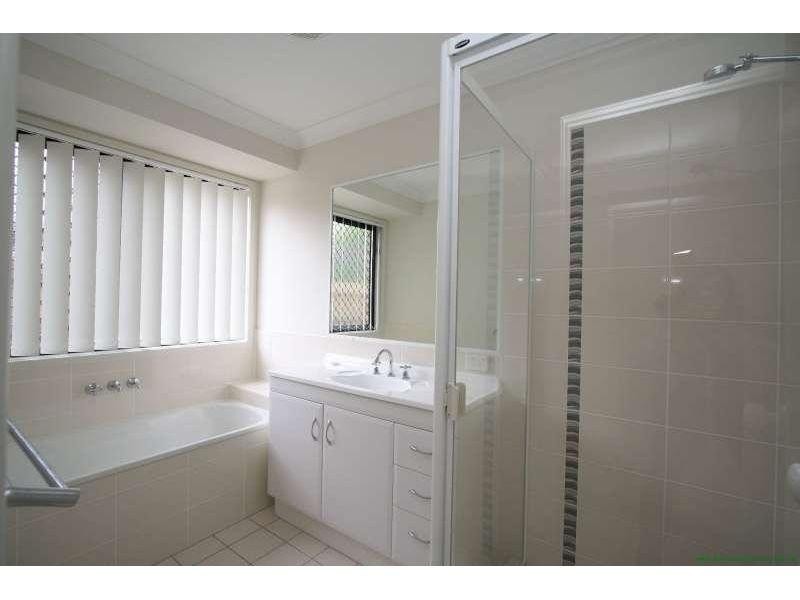 8 Clive Road, Birkdale QLD 4159