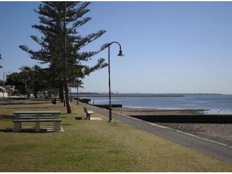 18 Agnes Street, Wynnum QLD 4178