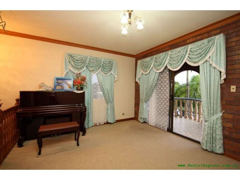 4 Firmiston Street, Carindale QLD 4152