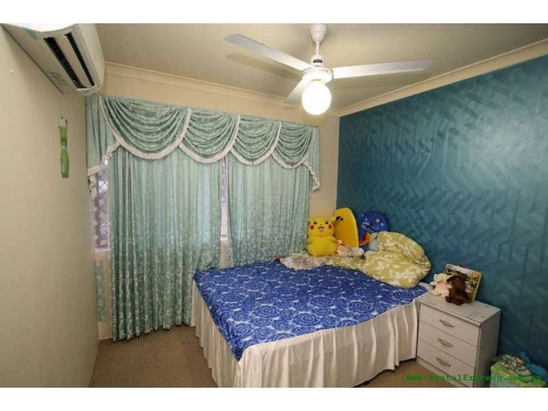 4 Firmiston Street, Carindale QLD 4152