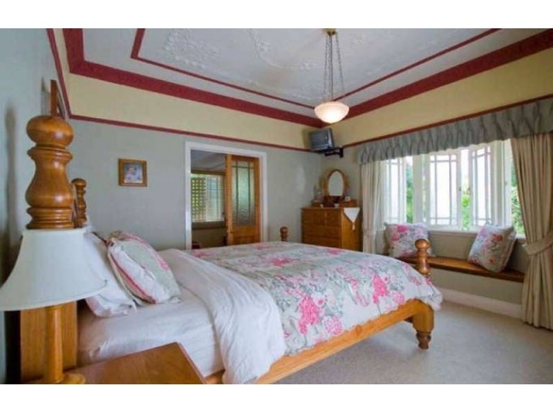 12 Cyril Street, Camp Hill QLD 4152