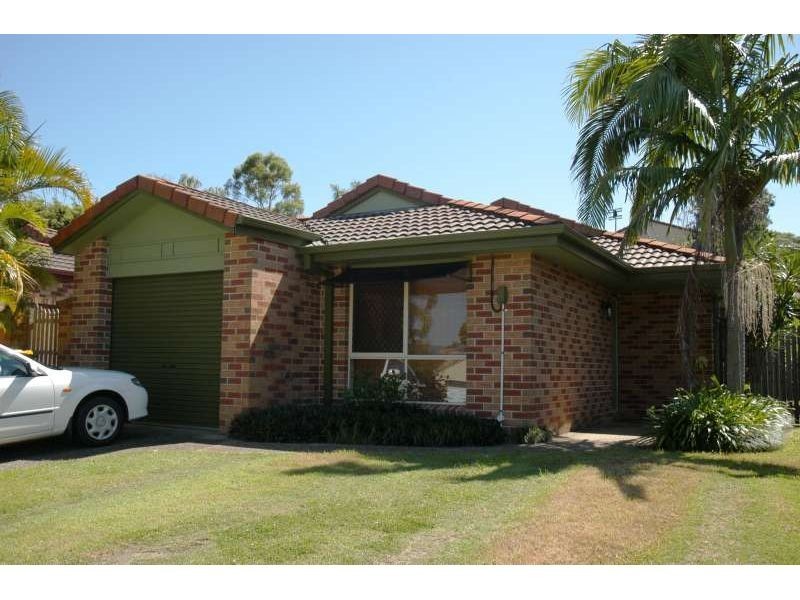 2/119 Greenacre Drive, Arundel QLD 4214
