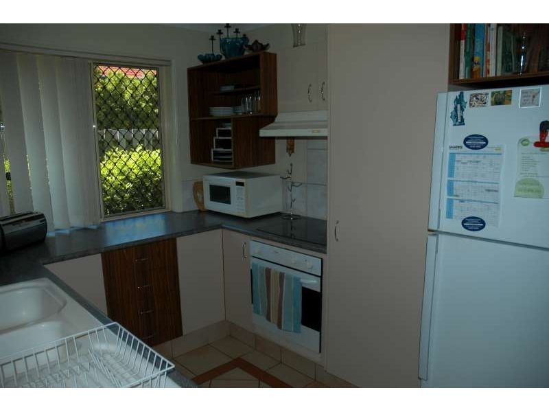 2/119 Greenacre Drive, Arundel QLD 4214