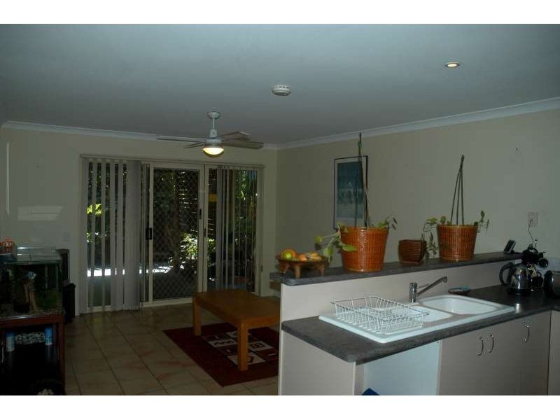 2/119 Greenacre Drive, Arundel QLD 4214