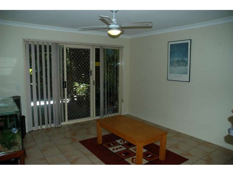 2/119 Greenacre Drive, Arundel QLD 4214