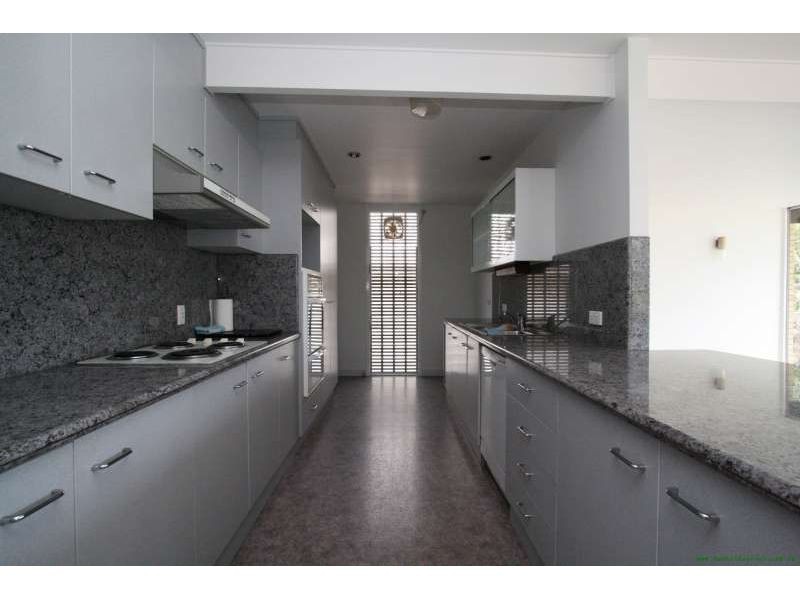 4 Benalla Street, Manly QLD 4179