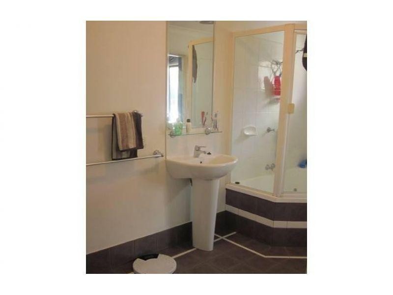 4/25 Reis Street, Woolloongabba QLD 4102