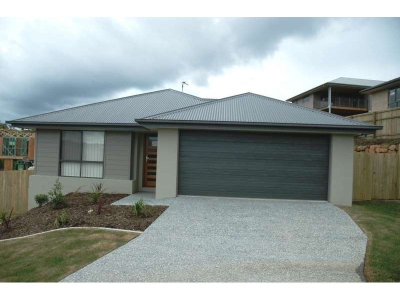 4 Hadrian Crescent, Pacific Pines QLD 4211