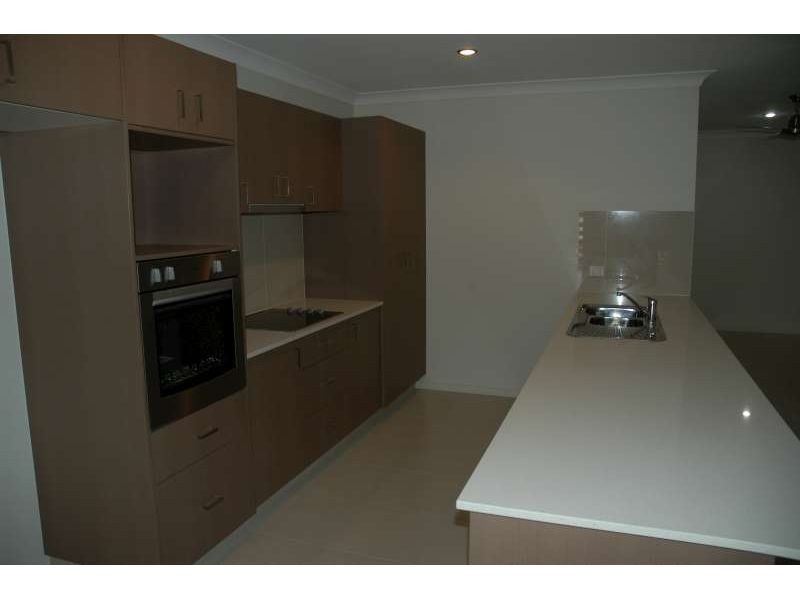 4 Hadrian Crescent, Pacific Pines QLD 4211