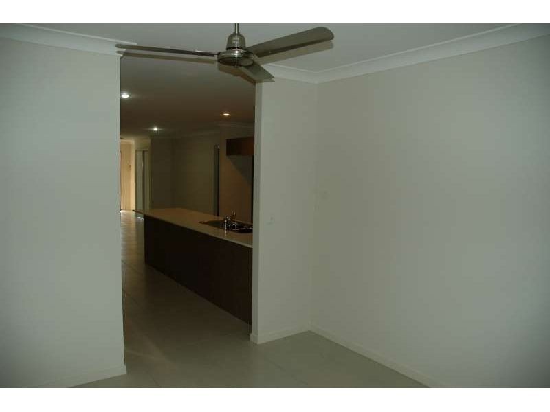 4 Hadrian Crescent, Pacific Pines QLD 4211