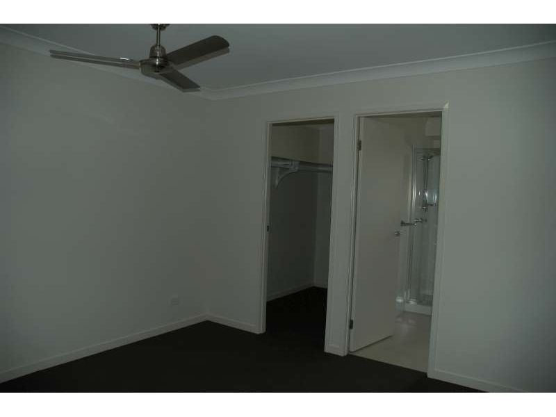 4 Hadrian Crescent, Pacific Pines QLD 4211