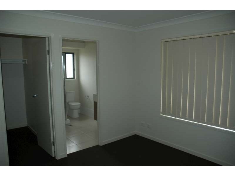 4 Hadrian Crescent, Pacific Pines QLD 4211