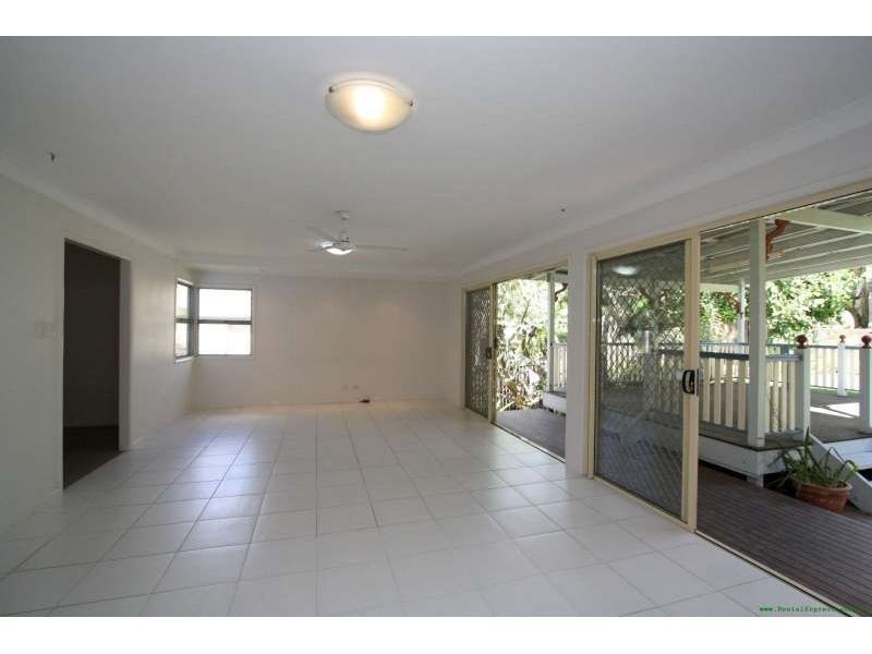 32 Abbotsleigh Street, Holland Park QLD 4121