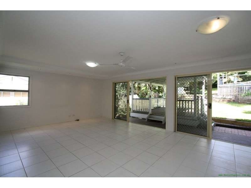 32 Abbotsleigh Street, Holland Park QLD 4121
