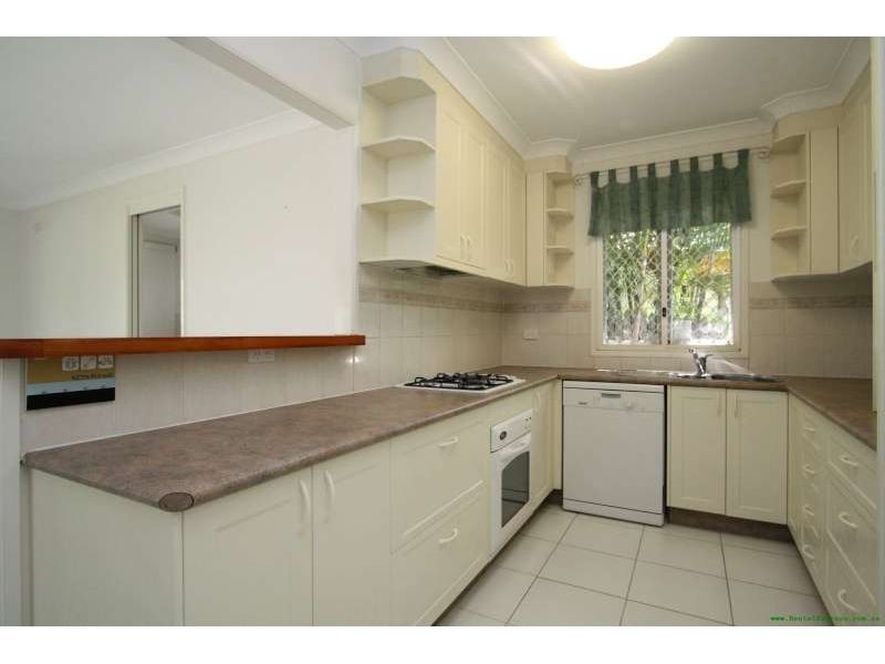 32 Abbotsleigh Street, Holland Park QLD 4121
