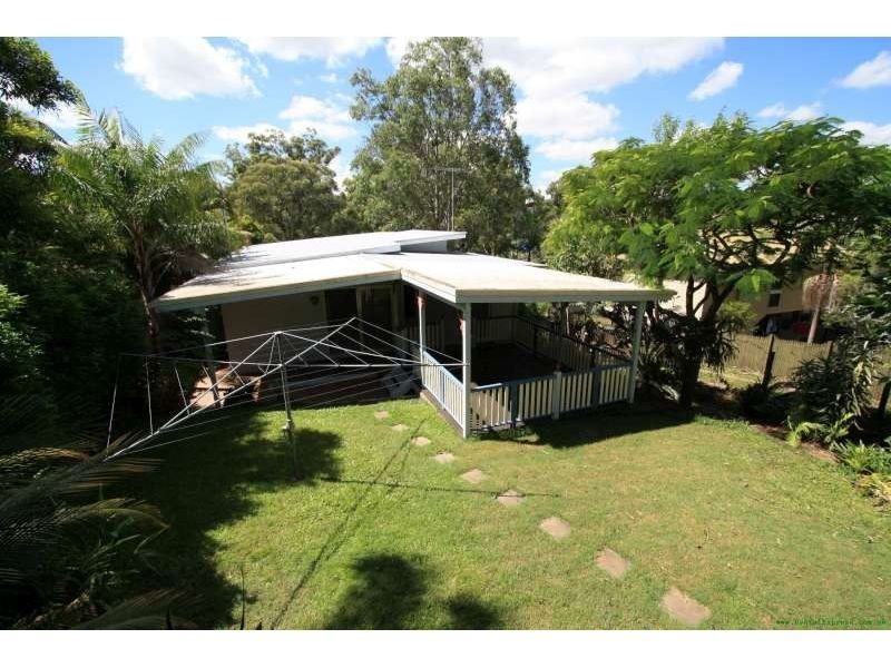 32 Abbotsleigh Street, Holland Park QLD 4121