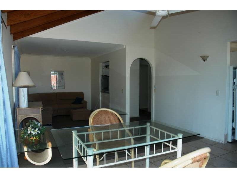 2/17 Kelly Avenue, Miami QLD 4220