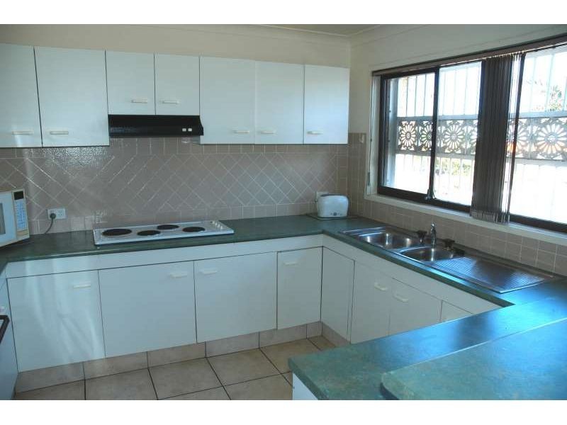 2/17 Kelly Avenue, Miami QLD 4220